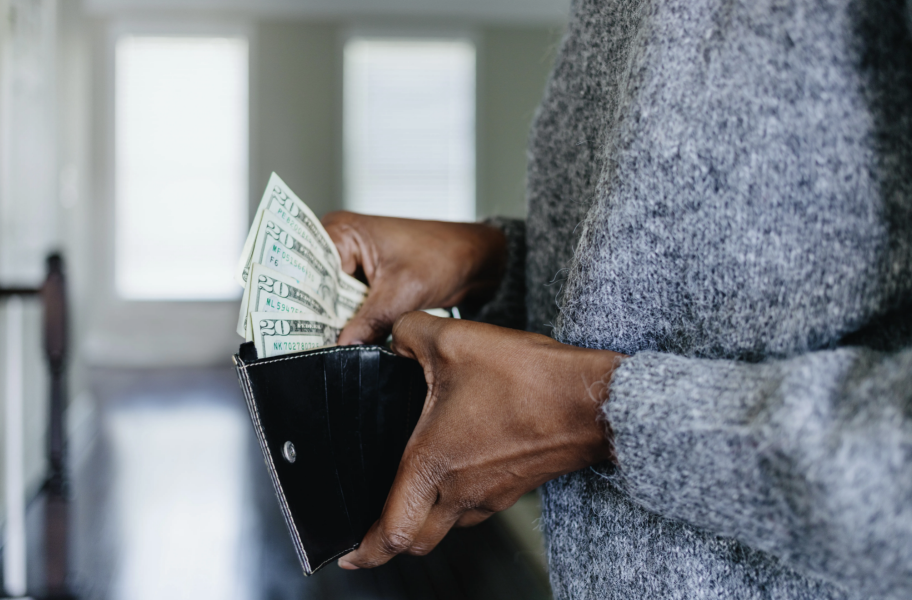 美国华盛顿州开征“百万富翁税”：超百万收入部分按9.9%征税